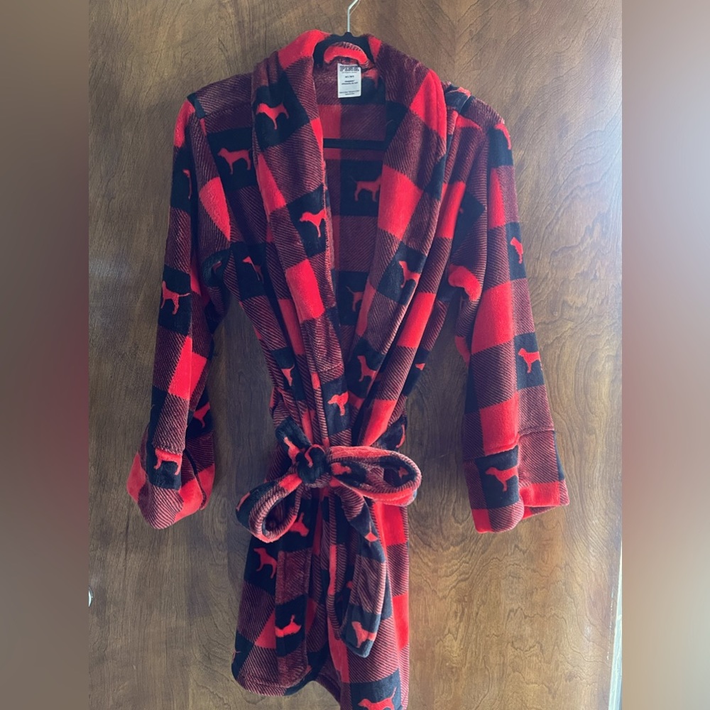 M/L Victoria’s secret red and black checkered robe